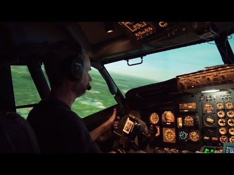 Private Pilot Flying an Airliner - Take off & Stall - 737-200 full motion Level D sim