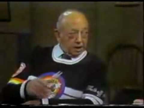 Looney Tunes voice actor (Mel Blanc) (fixed - toons to tunes)