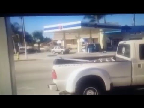 BREAKING NEWS MAN WITH 45 HANDGUN SHOOTING LOS ANGELES SHERIFF'S LYNWOOD CALIFORNIA