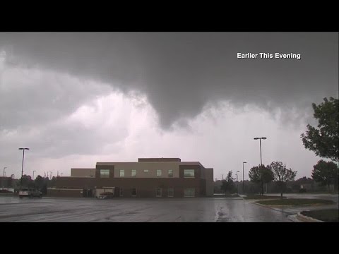 Video of tornado touching down in Lee's Summit