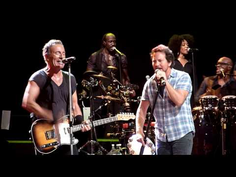 Highway to Hell  - Bruce Springsteen (w Eddie Vedder) - Brisbane Entertainment Centre  - 26-2-2014