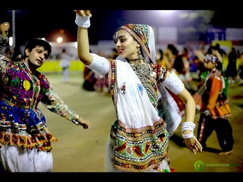 Live Gandhinagar Cultural Forum Navli Navratri 2015: Day 4 Garba