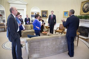 President Barack Obama speaks with the attendees following a meeting in the Oval Office on the executive actions he can take to curb gun violence, Jan. 4, 2016.