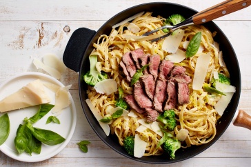 Buttery lemon pasta with seared beef