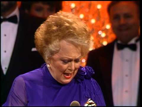 Golden Globes 1987 Olivia De Havilland Wins the Award for Best Supporting Actress