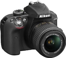 Nikon D3300 Kit Fotocamera Reflex Digitale con Obiettivo Nikkor 18/55VR II new F, 24.2 Megapixel, LCD 3 Pollici, SD 8GB 200x Premium Lexar, Nero [Nital card: 4 anni di garanzia]