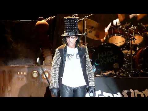 Alice Cooper - Schools Out For Summer (Live in Jakarta, 7 October 2011)