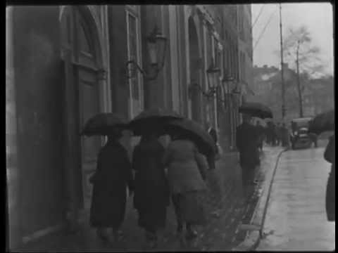 Regen. Rain. (1929). Joris Ivens. Music by Lou Lichtveld, 1932