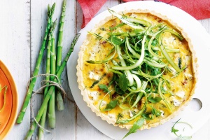 Asparagus, leek and prosciutto quiche