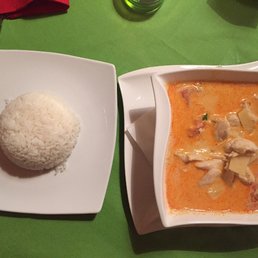 Rotes Ananas Curry mit Kokosmilch