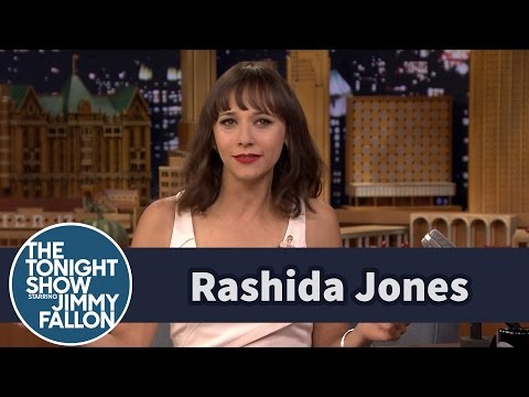 Rashida Jones Knows the Key to Drake's "Hotline Bling" Dance