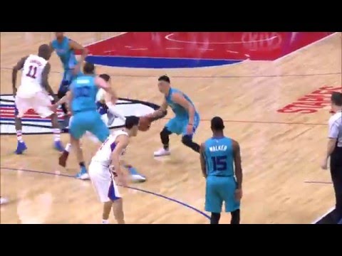 Jeremy Lin With A Career Highlight Cross-Over!