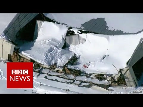 Roofs collapse under weight of snow in US - BBC News