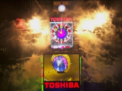 Raw: New York's Times Square Welcomes 2016