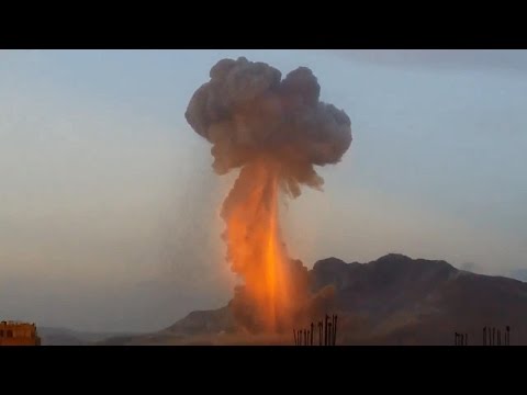 War in Yemen 2015 - Intense Saudi Arabia Airstrikes Compilation