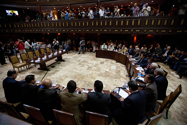 Journalists gather in the press gallery of Venezuela's National Assembly, after a five-year ban was overturned. (AP/Fernando Llano)