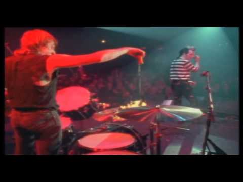 the damned  live - looking at you (rat scabies sets cymbals on fire...)