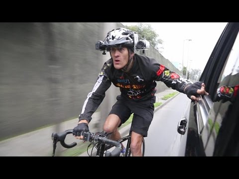 Bikers Dash Across Mexico City in Illegal Alleycat Races