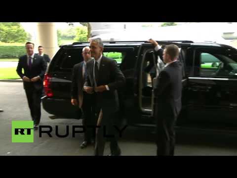 UK: Obama arrives at NATO summit with Cameron in tow