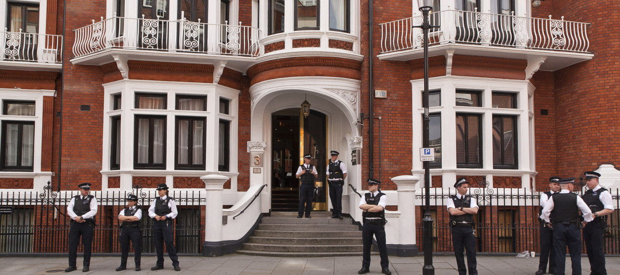 Ecuadorian Embassy Standoff - Front Entrance (Jaggers on Flickr)