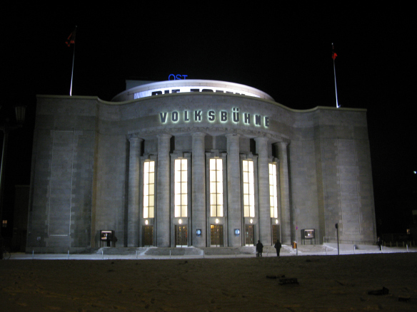 Volksbühne_Berlin_Winter.JPG