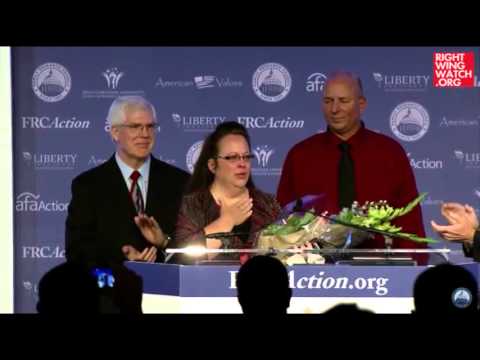 RWW News: Kim Davis Receives The 'Cost Of Discipleship Award" At The Values Voter Summit