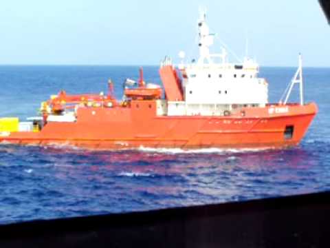 Oil rig in Red Sea extinguishing