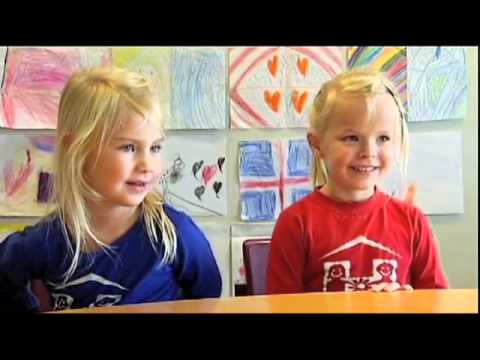 (Icelandic) fyrstu skrefin kids talking