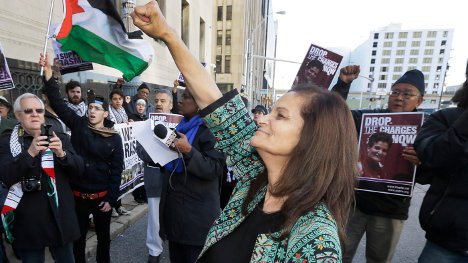 Rasmieh Yousef Odeh, 67, center, gestures toward her supporters outside federal court in Detroit, Monday, Nov. 10, 2014. Photo: Carlos Osorio/AP