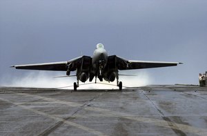 At sea aboard USS Abraham Lincoln (CVN 72) Aug. 30, 2002 -- An F-14D “Tomcat” fighter jet assigned to the “Tomcatters” of Fighter Squadron 31 (VF-31) makes a safe arrested landing following a rain storm off the coast Singapore.