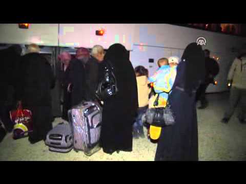 Syrian Turkmens arrive Turkey after escaping from Russian and Syrian Regime airstrikes