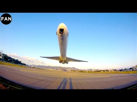 INSANELY LOW MD-80 TAKEOFF FROM ST MAARTEN PRINCESS JULIANA AIRPORT!