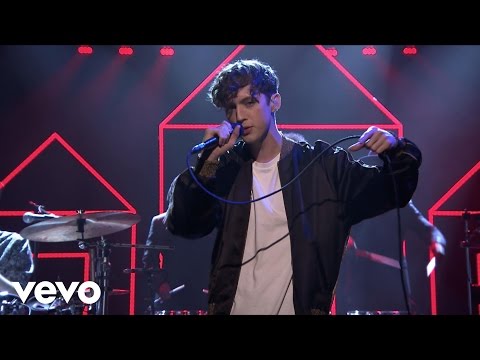 Troye Sivan - YOUTH (Live on The Tonight Show)