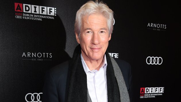 Richard Gere taken by surprise by Late Late Show singalong