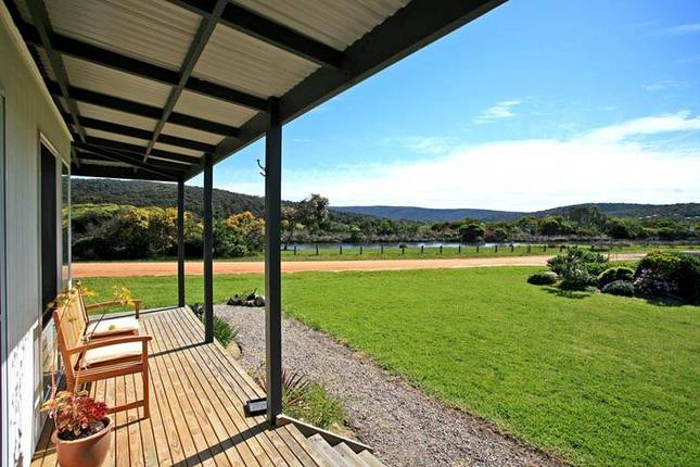 GREAT OUTLOOK: A RIVER BED - STUDIO in Aireys Inlet