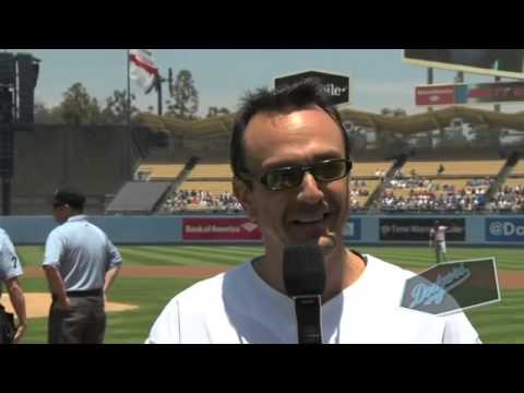 Hank Azaria announces Dodgers lineup in 'Simpsons' voices