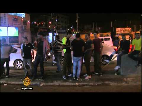 Palestinians fight with Israeli security forces