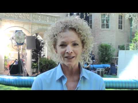 House - Season 7 - 7x03 - 'Unwritten' Interview with Amy Irving [HD]