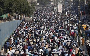 Pakistani supporters of Mumtaz Qadri rally in Karachi, Pakistan, Monday, Feb. 29, 2016.