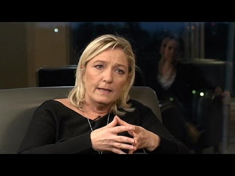 Marine Le Pen, présidente du FN : "Je suis là pour sauver la peau du peuple francais"