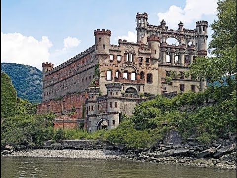 EXPLORED ABANDONED ISLAND FOUND CASTLE