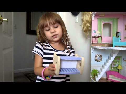 4 Year old Girl speaks 3 languages(English,Russian,Spanish)