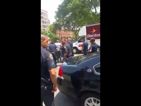 NYPD officer caught fist fighting on the street | Full Video HD | Harlem Fist Fight