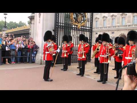 Changing of Guard @ Buckingham Palace, London, UK