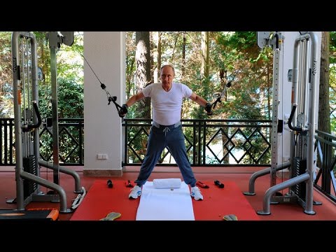 Vladimir Putin Pumps Iron as Russia's Economy Weakens