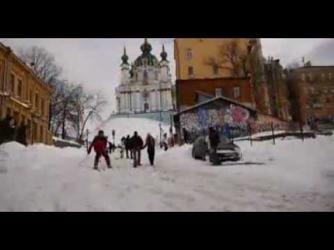 Kiev street turned into ski slope after record snowfall