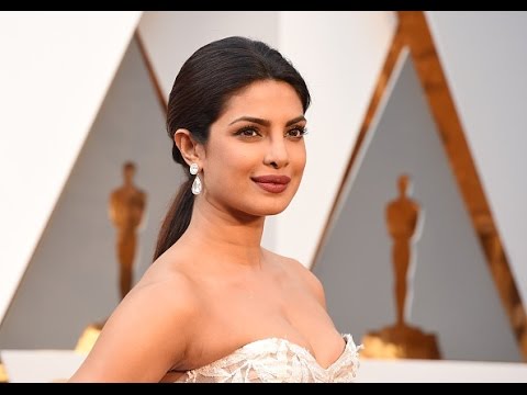 Priyanka Chopra at Oscars 2016 Red carpet - 88th Academy Awards