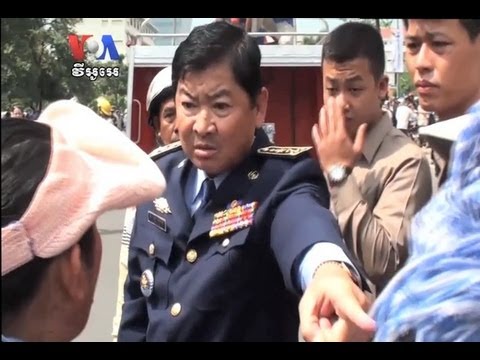 Before Water Canons, a Clash With a Police Chief (Cambodia news in Khmer)