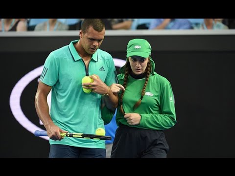 Tsonga comes to aid of injured ballgirl | Australian Open 2016