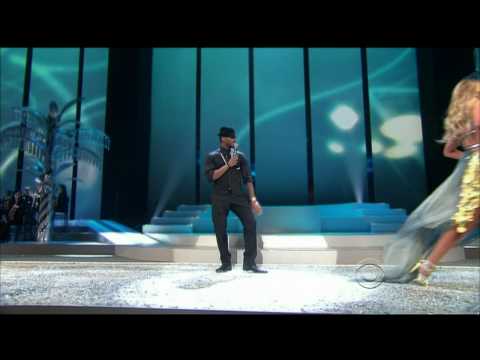 Usher (LIVE) - Victoria's Secret Fashion Show Miami - 2008 [With songs - What's your name & Yeah]